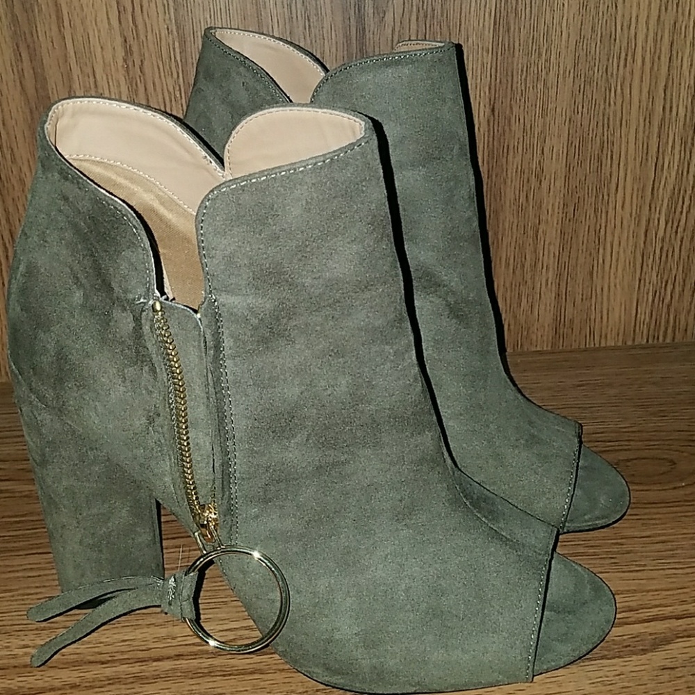 booties - Picture 2 of 4
